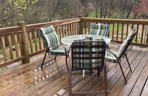 Eminence Cabin | Hogan's Hideout Americana Cozy Cabin with Hot Tub