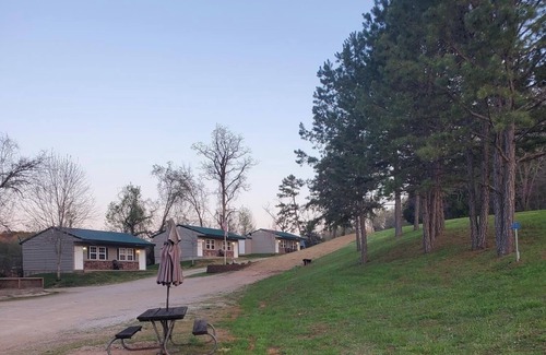 Eminence Cottage | Hogan's Hideout Duplex # 19 is a cozy, private duplex