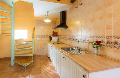 Fresneda de la Tiron House | Holiday Home "Rustic Lodging Fresneda" with Mountain View & Garden