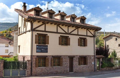 Fresneda de la Tiron House | Holiday Home "Rustic Lodging Fresneda" with Mountain View & Garden