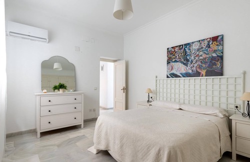 Museo Apartment | Holi-Rent Moratín Sevilla