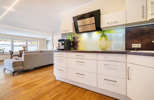 Feldberger Seenlandschaft Apartment | Holiday Apartment 'An Der Alten Bäckerei' with Lake View, Private Pool and Wi-Fi