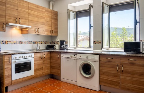 La Rinconada de la Sierra House | Holiday Home 'El Parral' with Mountain View, Shared Terrace and Wi-Fi