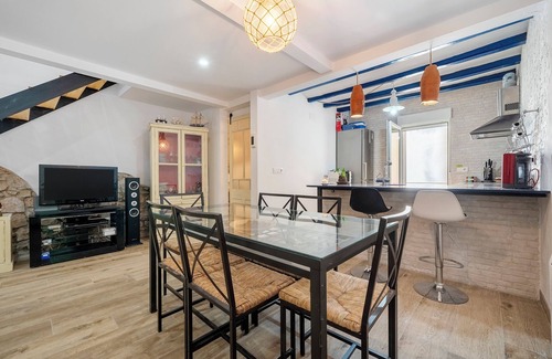 Sant Carles de la Rapita House | Holiday Home 'Ca La Rápita' with Balcony & Wi-Fi