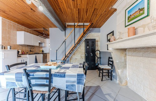 Saint-Seurin-de-Cadourne House | Holiday Home 'Gite Chez Lea' with Wi-Fi
