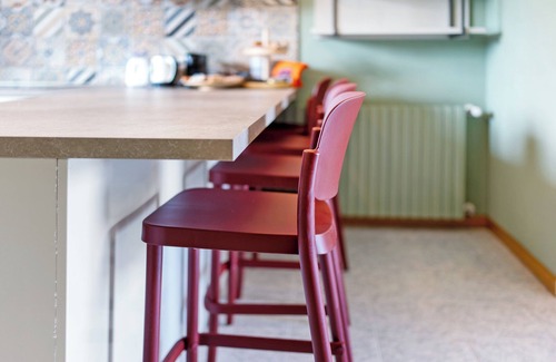 Castelletto Sopra Ticino House | Holiday Home 'La Casa Dei Girasoli' with Terrace, Wi-Fi and Air Conditioning