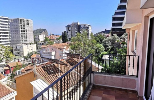 Gospostina Apartment | Holiday 1BR Apartment with Sea View in Budva