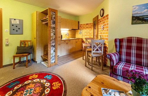 Blasiwald Apartment | Holiday Apartment "Ruheoase" with Private Terrace and Wi-Fi