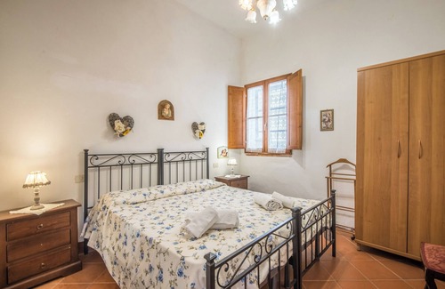 Castiglion Fibocchi Other | Holiday Apartment 'Trilocale Carlotta' with Pool, Garden & Wi-Fi