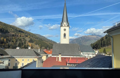 Gmuend in Kaernten Apartment | Holiday Apartment "Gasthof Alte Post - Top 8 Kapitän" with Mountain View & Wi-Fi