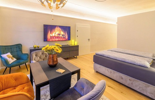 Gmuend in Kaernten Apartment | Holiday Apartment "Gasthof Alte Post Top 1 Top 4 Combo" with Mountain View and Wi-Fi