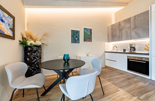 Cavaion Veronese Apartment | Holiday Apartment "Cavalino Boutique Apt 1" with Lake View, Balcony & Wi-Fi