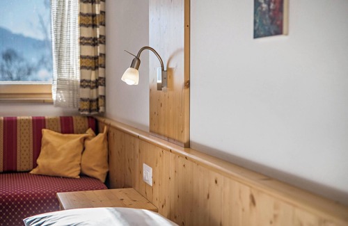 Spinga Apartment | Holiday Apartment “Eisacktal” with Mountain Views, Wi-Fi, Terrace & Garden