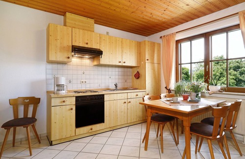 Deggenhausertal Apartment | Holiday Apartment 2 on “Wagenberg” Farm with Mountain View, Wi-Fi, Balcony & Garden
