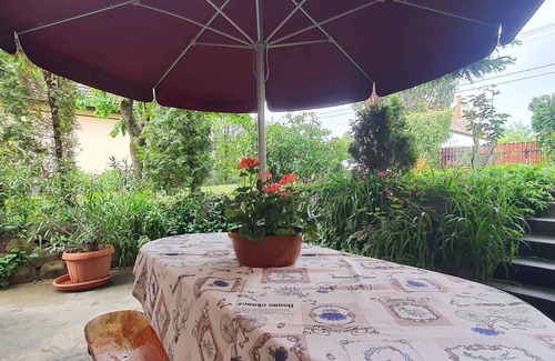 Balatonfoldvar Apartment | Holiday apartment with large garden and internet