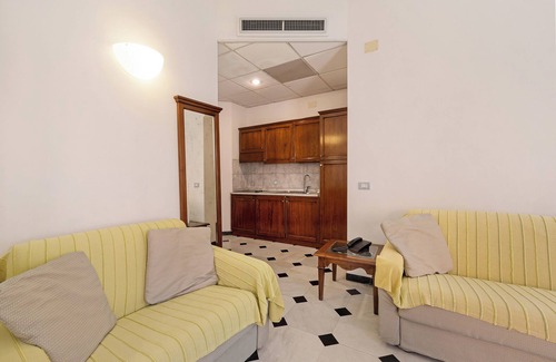 Varigotti Apartment | Holiday Apartment 6 Mehari close to the Beach with Balcony & Wi-Fi