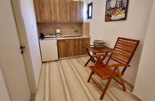 Melikia Apartment | Holiday Apartment 'Alexandra Apartment 9' with Private Balcony & Wi-Fi