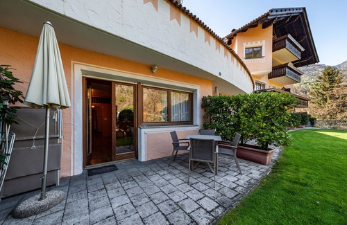 Saltusio Apartment | Holiday Apartment "Alpenhof Lodge Butterblume iii" with Mountain View, Pool & Sauna