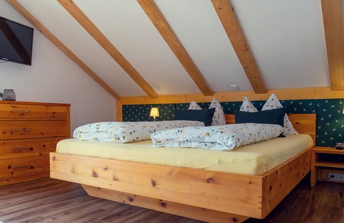 Altaussee Apartment | holiday apartment/apt. for 4 guests with 65m² in Altaussee (175760)