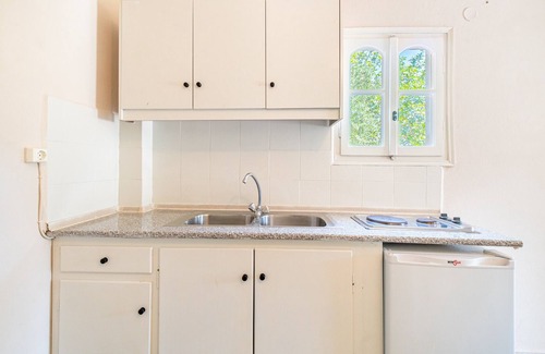 Gardenos Apartment | Holiday Apartment "Ariel Studio 2" with Balcony, Shared Terrace & Wi-Fi