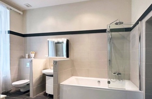 Baden Apartment | Holiday Apartment "Schickes Baden Bei Wien" with Shared Garden & Wi-Fi