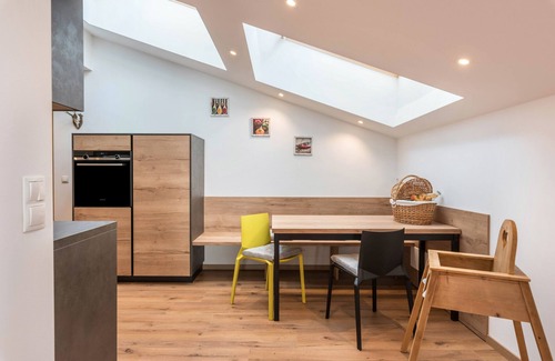 Luson Apartment | Holiday Apartment "Balbeinhof Apt Reh" with Mountain View, Balcony & Wi-Fi