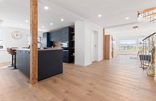 Bergfeld Apartment | Holiday Apartment 'Bergfeld' with Shared Garden, Balcony and Wi-Fi