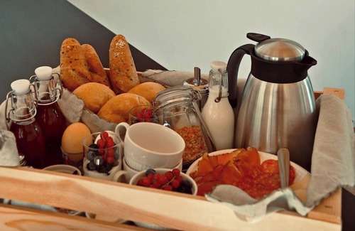 Bressanone Apartment | Holiday Apartment "Binderhof Apt Untn" with Mountain View, Shared Garden and Wi-Fi