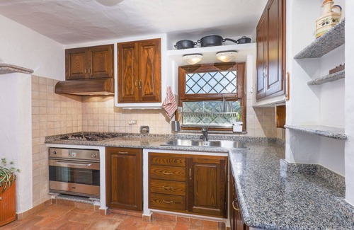 Tiriddo House | Holiday Apartment "Corbezzoli" with Sea View, Wi-Fi, Balcony, Garden & Terrace
