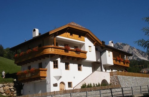 Mareo Apartment | Holiday Apartment "Désirée Dolasilla" with Balcony, Mountain View, Wi-Fi & TV