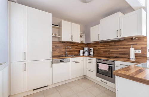 Cecilienkoog Apartment | Holiday Apartment "Denkerhof Blume des Lebens" with Shared Garden & Wi-Fi
