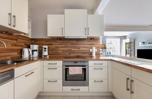 Cecilienkoog Apartment | Holiday Apartment "Denkerhof Blume des Lebens" with Shared Garden & Wi-Fi