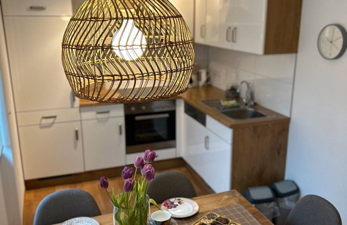 Gellinghausen Apartment | Holiday Apartment '2, 70sqm' with Shared Terrace, Shared Garden and Wi-Fi