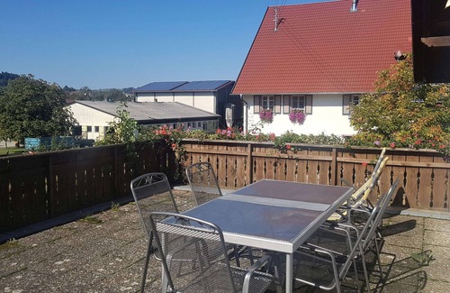 Wilhelmsdorf Apartment | Holiday Apartment 'Knechtskammer' with 30m² Balcony, Shared Garden and Wi-Fi