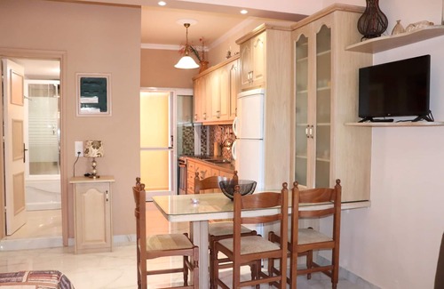 Skala Apartment | Holiday apartment directly at the sea, large terrace, 5 persons | Paramonas, Kor