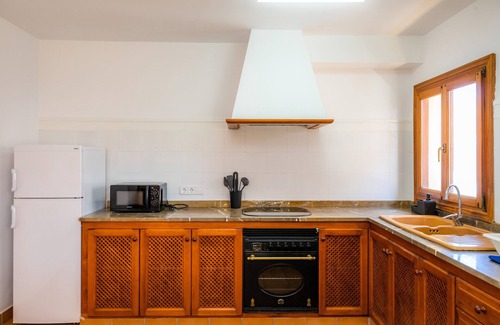 Es Pelats Apartment | Holiday Apartment 'Es Port' close to the Beach with Sea View, Terrace & Wi-Fi
