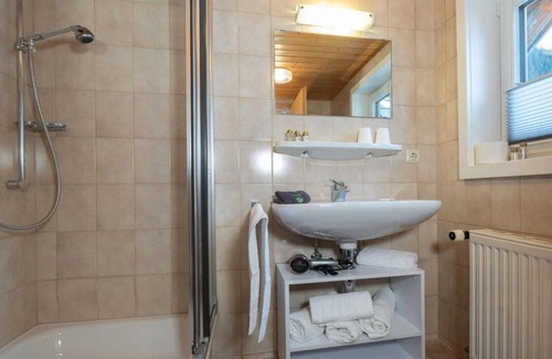 Mittelberg House | Holiday Apartment in Mittelberg with Wifi