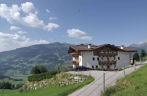 Gattererberg Apartment | Holiday apartment in quiet surroundings in the region of the Zillertal mountains