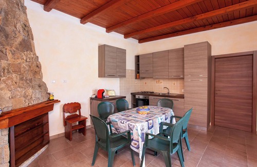 Schifoni Apartment | Holiday Apartment "Immerso nel verde" with Wi-Fi, Terrace & Garden