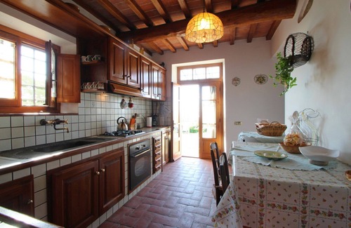 Giugnano House | Holiday Apartment in Farrmhouse with Pool for 9 People