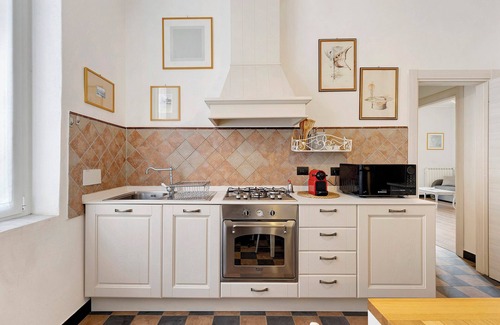 Finale Ligure Apartment | Holiday Apartment '4 Passi Mare' with Balcony, A/C & Wi-Fi