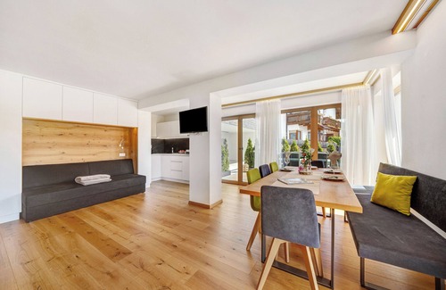 Salonetto Apartment | Holiday Apartment 'Kaltern' with Mountain View, Shared Terrace and Wi-Fi