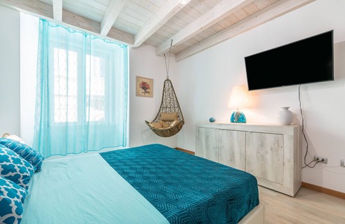 Carloforte Apartment | Holiday Apartment "La Perla con Balcone" with Private Balcony, A/C & Wi-Fi