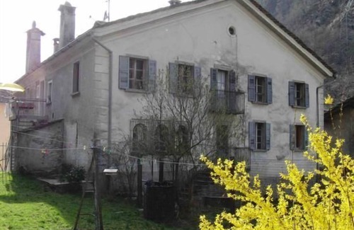 Promontogno Apartment | Holiday apartment Promontogno (Bondo) for 1 - 8 persons with 4 bedrooms - Historical building