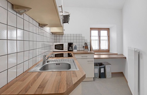 Feldthurns Apartment | Holiday Apartment “Rafaser - Rustika” with Mountain View, Wi-Fi, Balcony & Garden