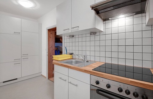 Feldthurns Apartment | Holiday Apartment “Rafaser - Rustika” with Mountain View, Wi-Fi, Balcony & Garden