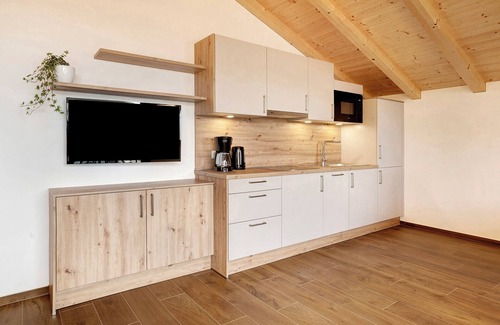 Lagundo Apartment | Holiday Apartment "Rosenblick" with Mountain View, Terrace, Balcony & Garden