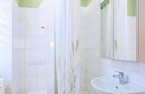 Gartenstadt-Stadtweide Apartment | Holiday apartment Rostock for 1 person with 1 bedroom - Holiday apartment in one or multi-family hou