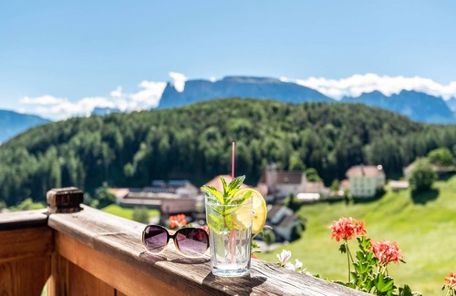 Collalbo Apartment | Holiday Apartment 'Sallrain Hof 2' with Mountain View & Balcony