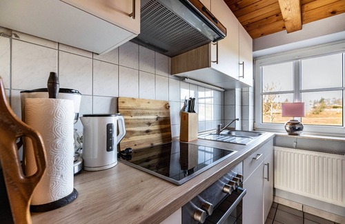 Schobull Apartment | Holiday Apartment "Schipp Landen Frida" with Shared Garden & Wi-Fi